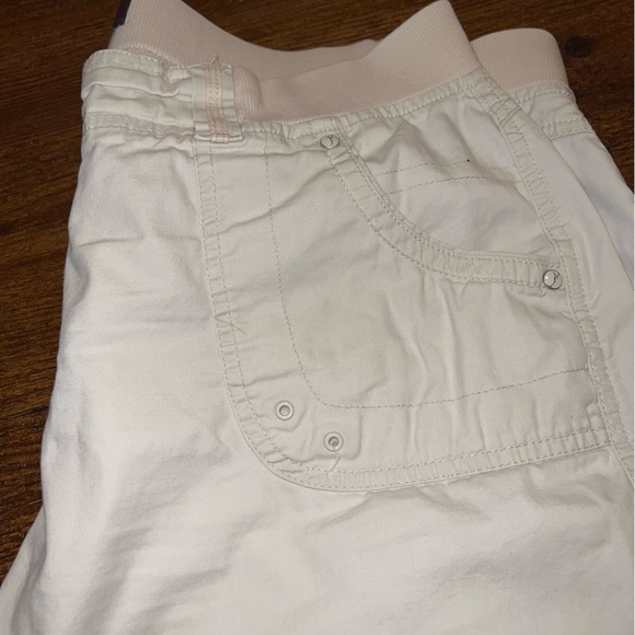 ⭐️Gloria Vanderbilt Khaki Tan Cargo Pocket Shorts Size 14 - Picture 6 of 8